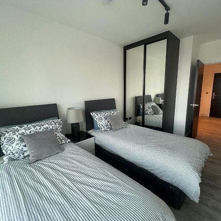 One West Point , Icon Tower Apartment London Bagian luar foto