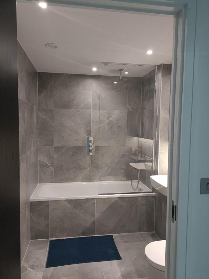 One West Point , Icon Tower Apartment London Bagian luar foto