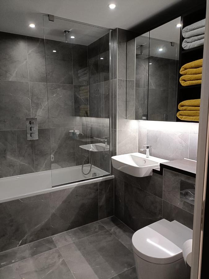 One West Point , Icon Tower Apartment London Bagian luar foto