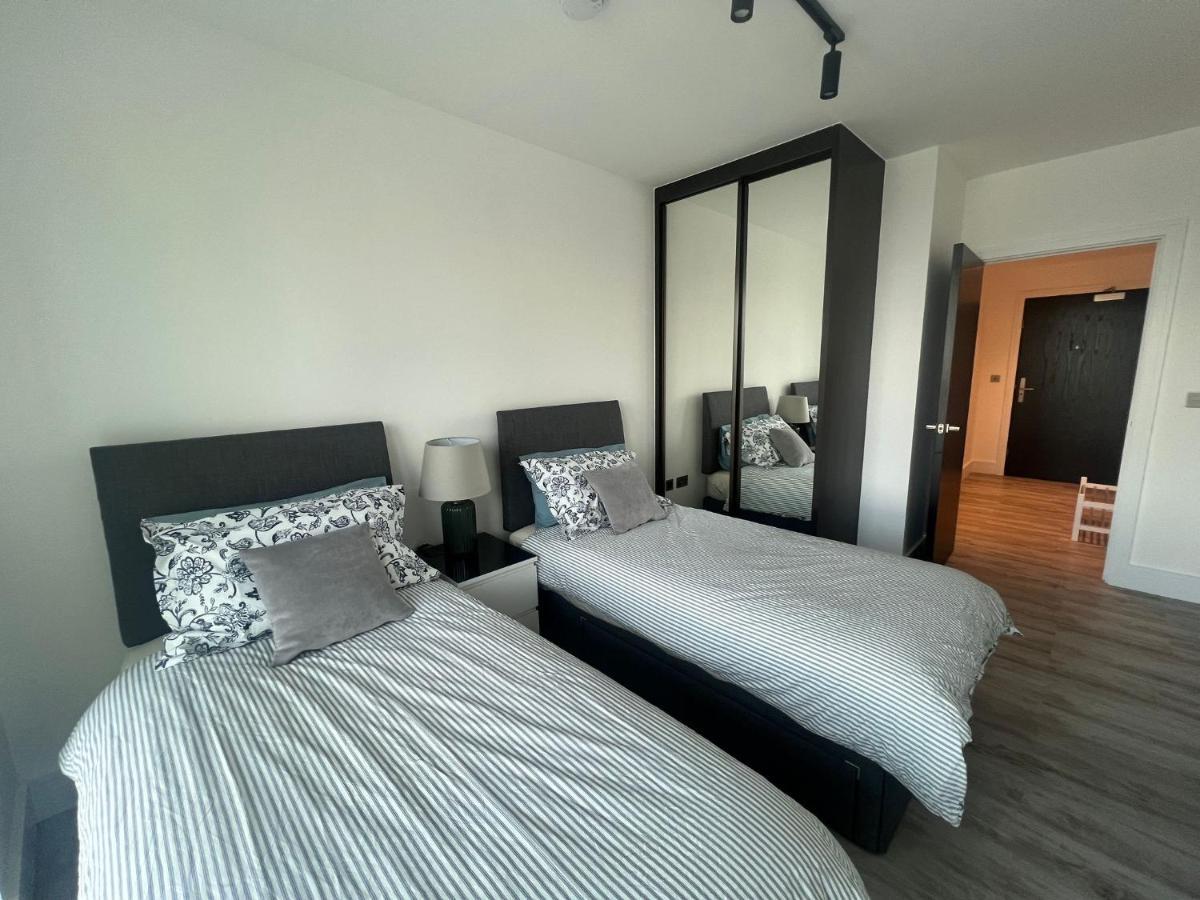One West Point , Icon Tower Apartment London Bagian luar foto