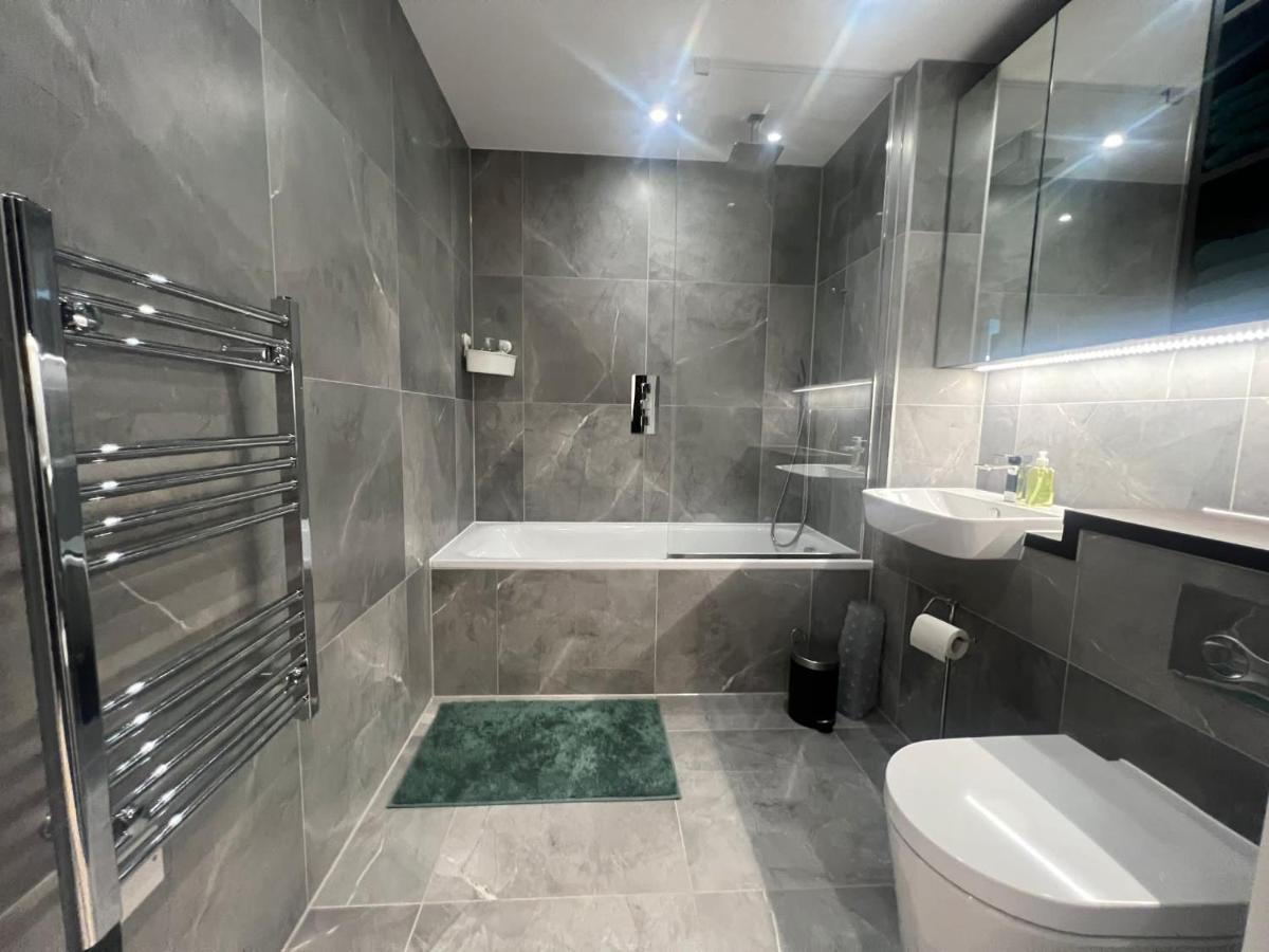 One West Point , Icon Tower Apartment London Bagian luar foto