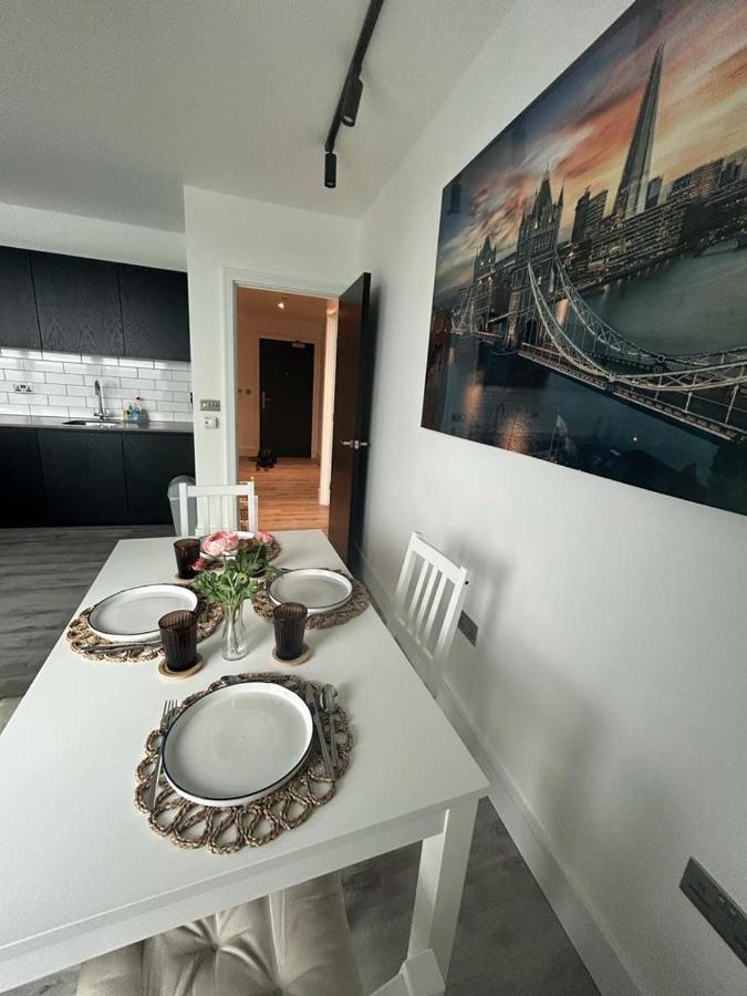 One West Point , Icon Tower Apartment London Bagian luar foto