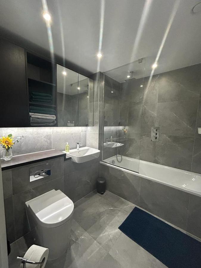 One West Point , Icon Tower Apartment London Bagian luar foto